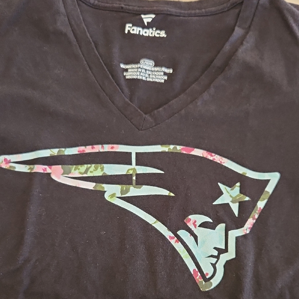 Fanatics New England Patriots V-Neck T-Shirts BOTH Shirts Women's Large LOT of 2 - Picture 8 of 8